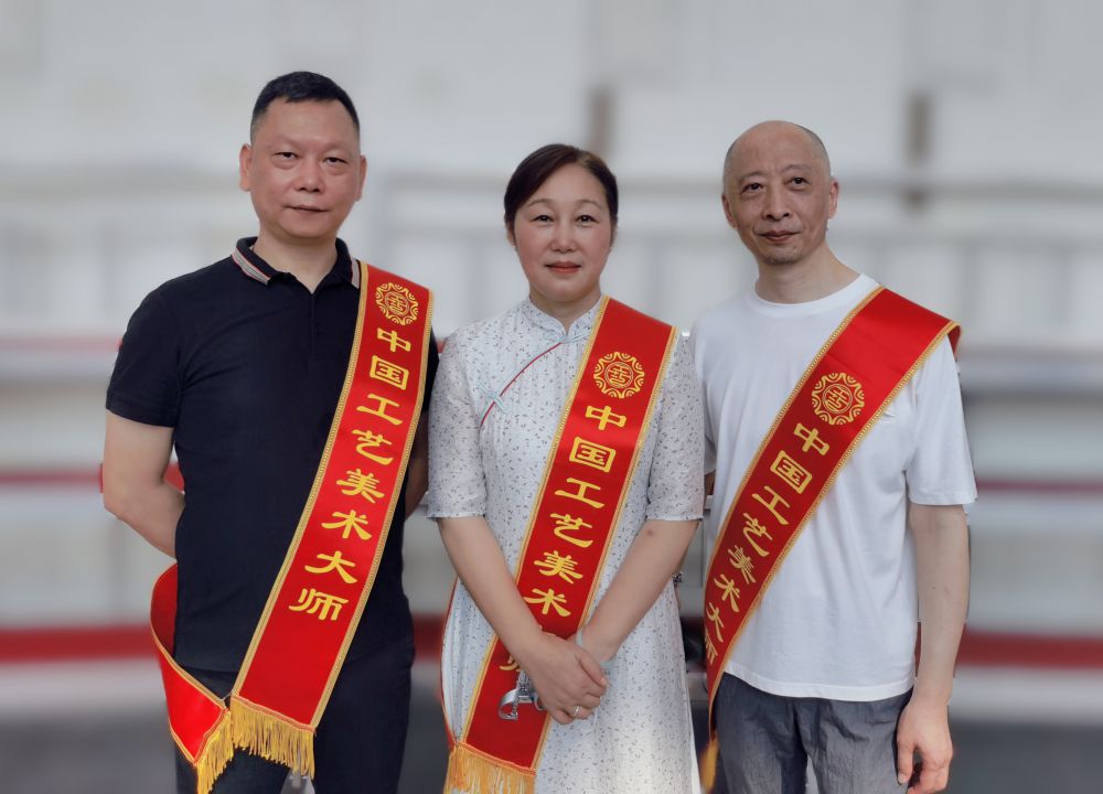 杨曦、俞挺、姚惠芬获评第八届中国工艺美术大师(图1)